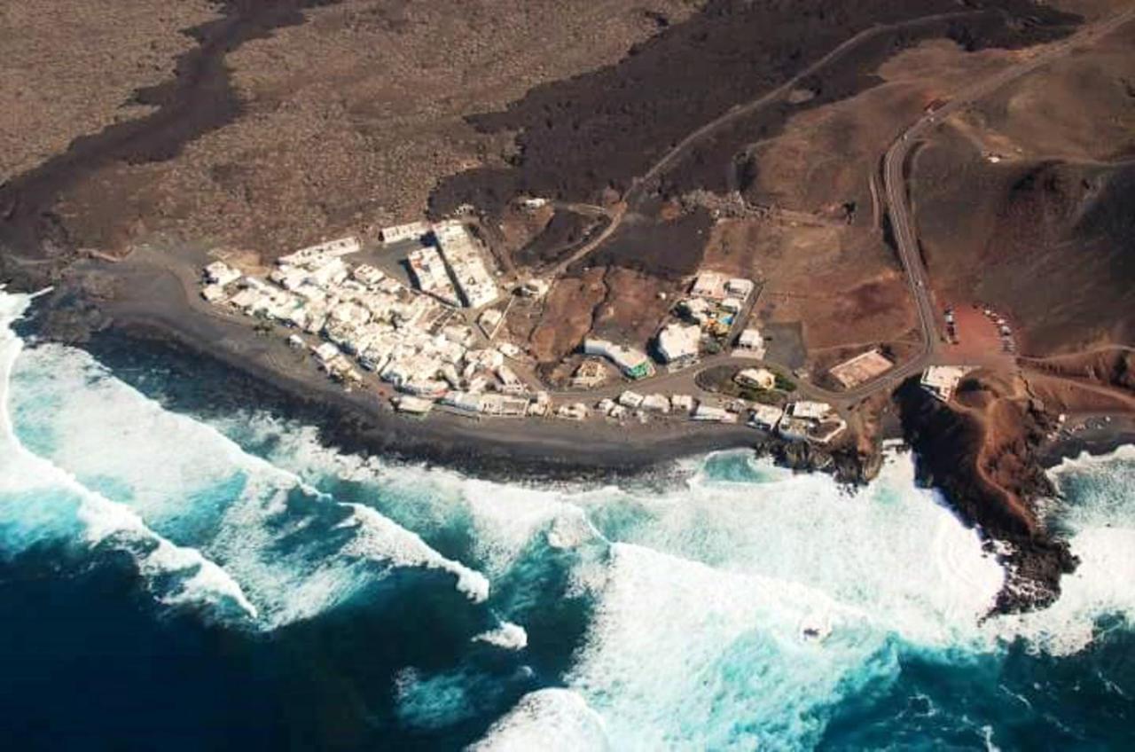 فيلا Cozy House In El Golfo + Terrace المظهر الخارجي الصورة